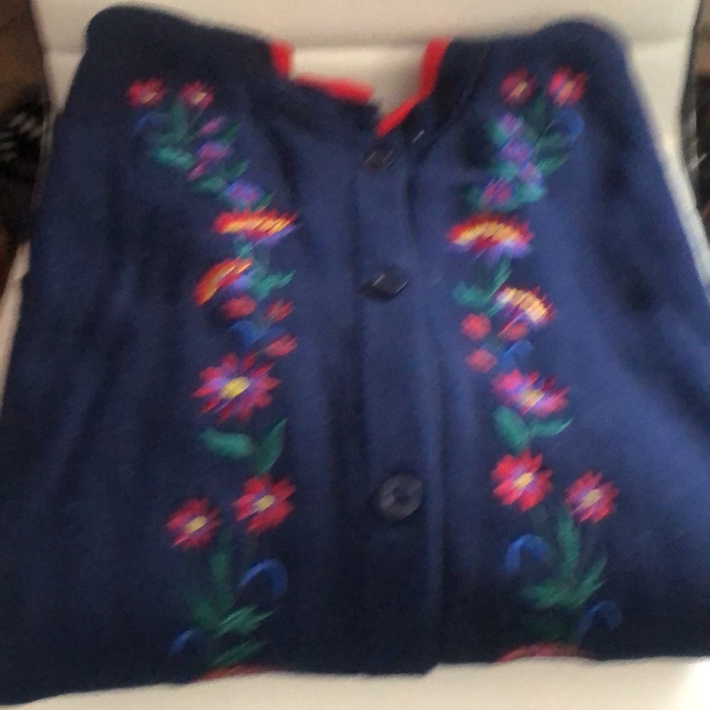 Vintage fleece cardigan with embroidery flowers and pockets
